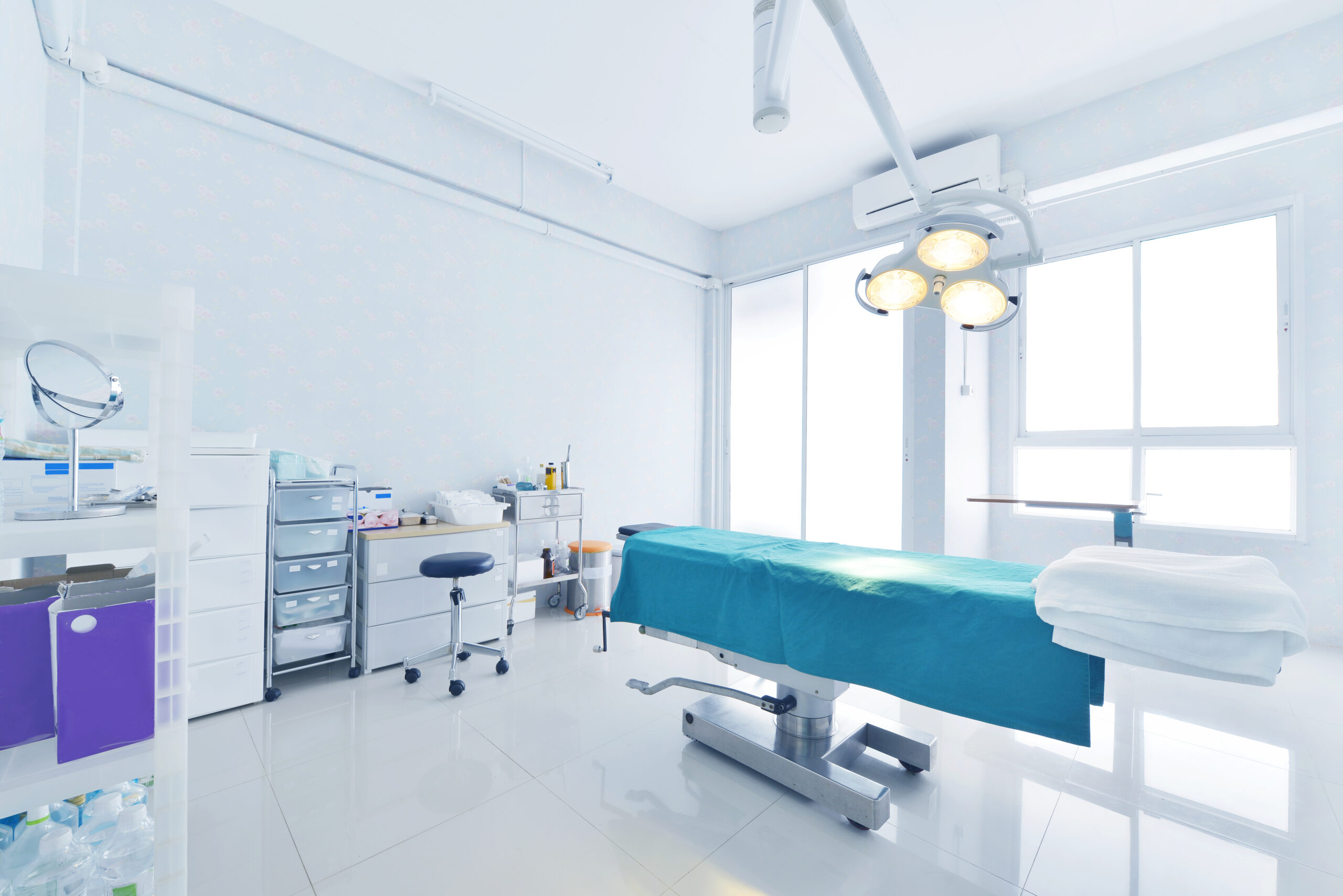 An interior view of a clean operating room in a trusted cervical disc fusion surgery center.